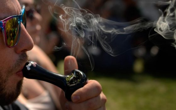 How to smoke weed for maximum enjoyment: Tips for first-timers - MEDAMINTS